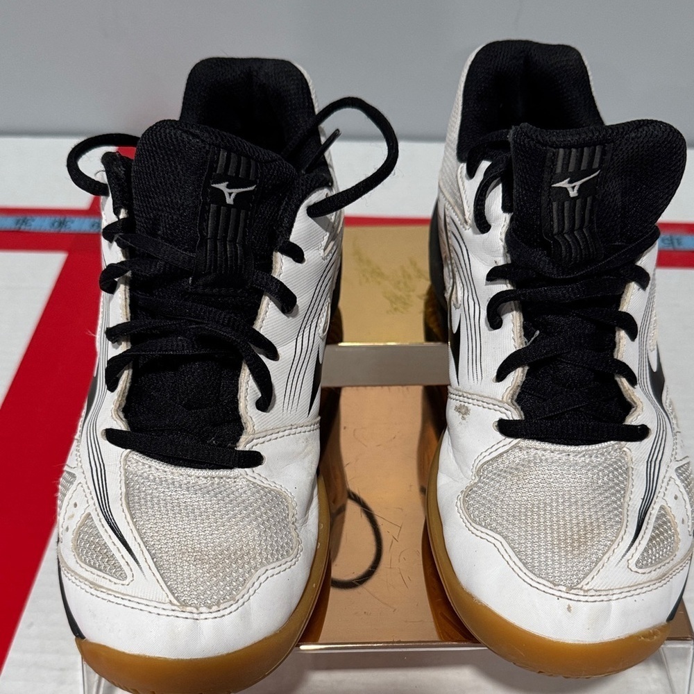 Mizuno White and Black Athletic Shoes - Picture 2 of 9